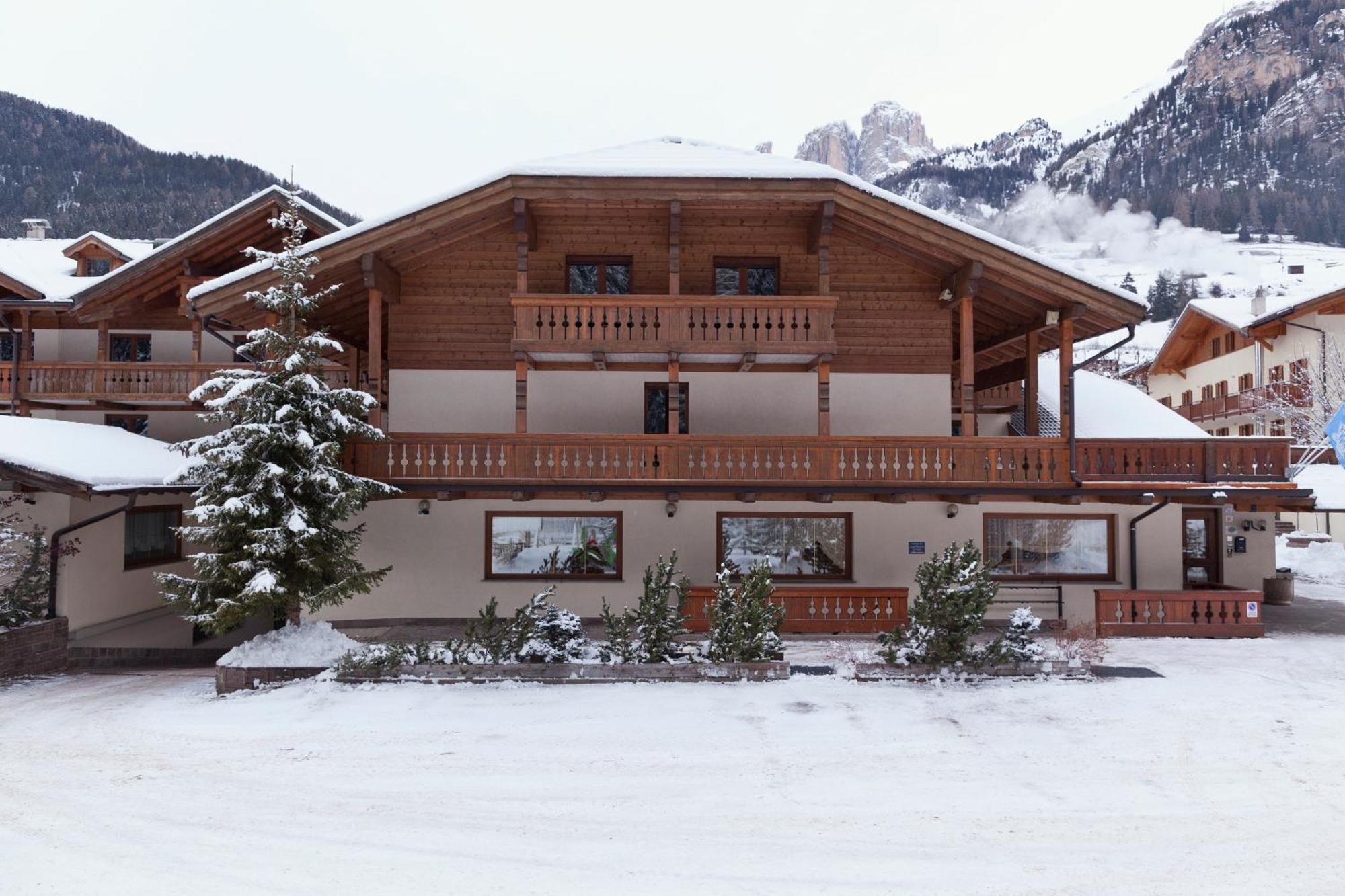 Hotel Sella Ronda Serenella Campitello di Fassa Εξωτερικό φωτογραφία