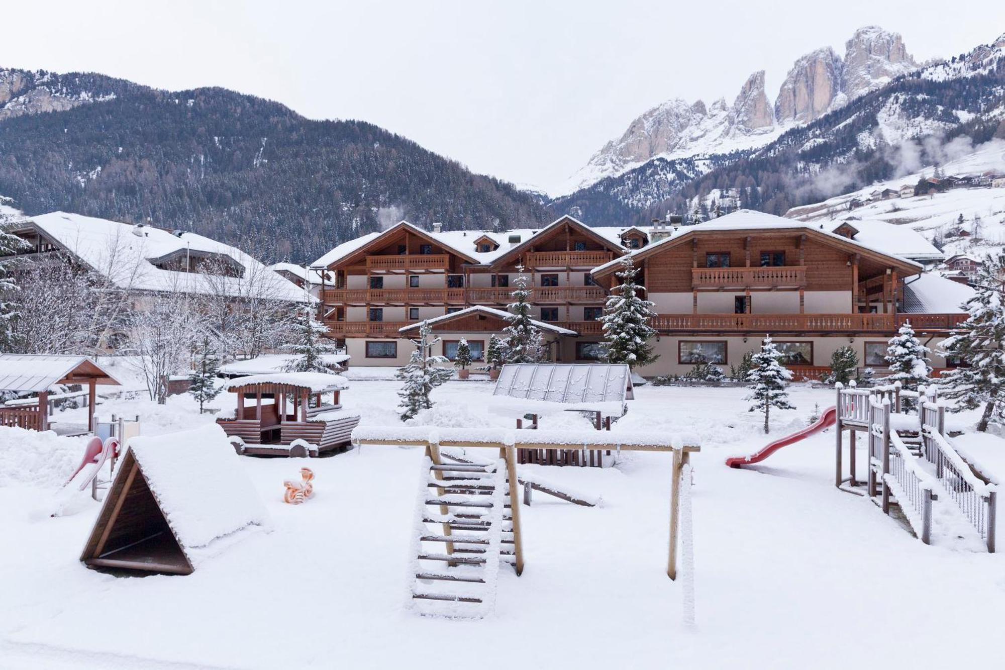 Hotel Sella Ronda Serenella Campitello di Fassa Εξωτερικό φωτογραφία