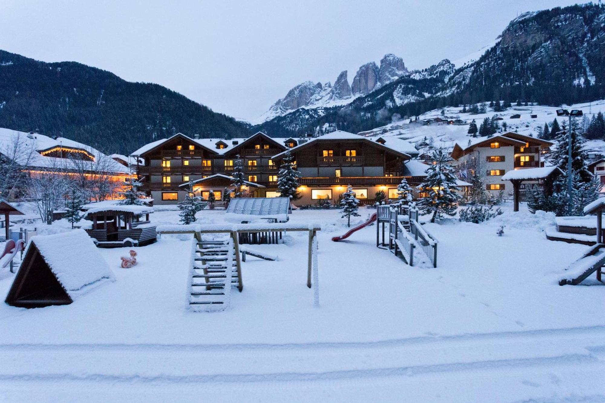 Hotel Sella Ronda Serenella Campitello di Fassa Εξωτερικό φωτογραφία