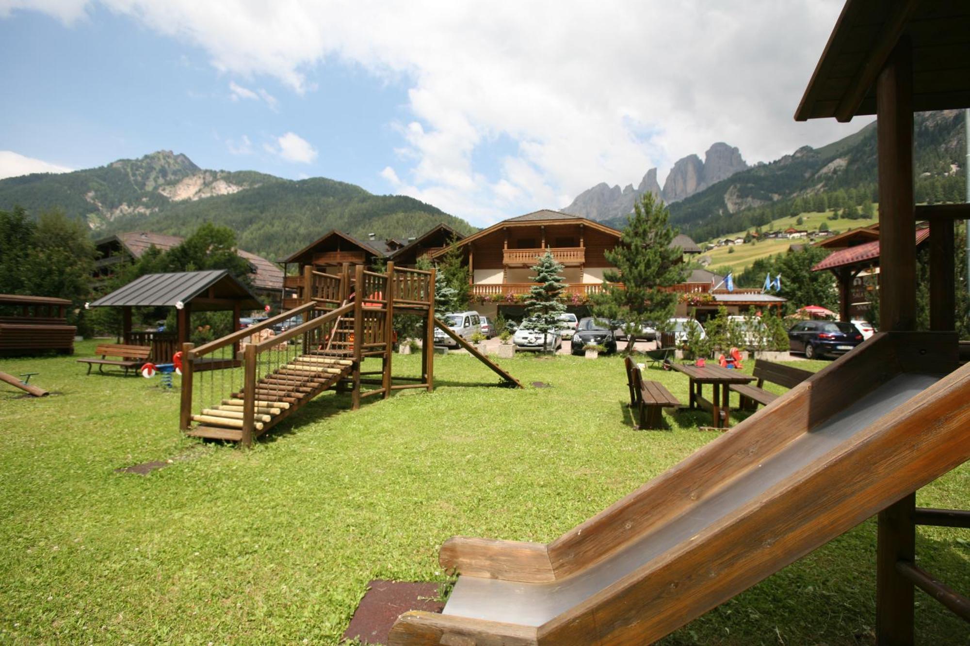 Hotel Sella Ronda Serenella Campitello di Fassa Εξωτερικό φωτογραφία